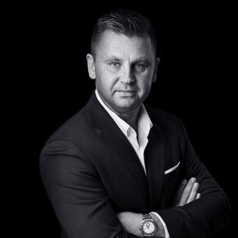 Artur Koperek - mentor biznesu i CEO wspierający liderów w skalowaniu organizacji, strategii, transformacji i budowaniu skutecznych zespołów.